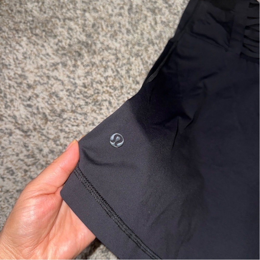 Lululemon hot top street tank SZ 4 - Picture 9 of 11